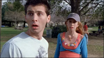 Quelle est la particularité de Carrie, la jeune fille que Reese espère séduire ?