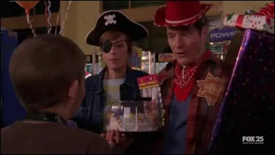 Pourquoi Dewey est-il furieux après ses parents au point de leur voler leur portefeuille et d'organiser un jeu de piste ?