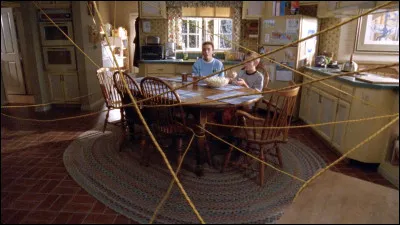 Lors de l'épisode de la panne d'électricté qu'est-ce que Reese doit cuisiner pour ses parents et dont il n'aura pas une miette ?