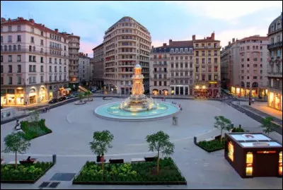Cette image est une photographie d'une zone de l'aire urbaine de Lyon. Laquelle est-ce ?