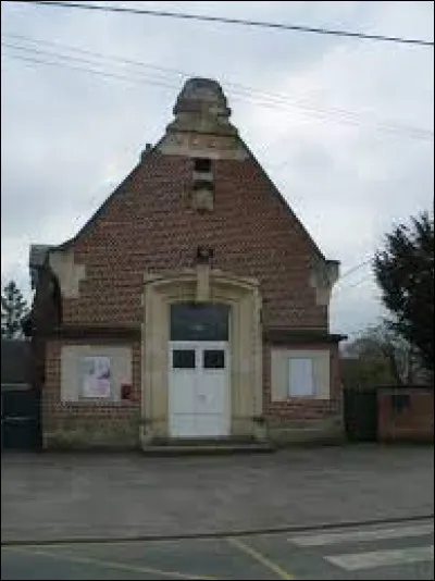 Nous terminons notre balade dans les Hauts-de-France, &agrave; V&eacute;lu. Commune de l'arrondissement d'Arras , elle se situe dans le d&eacute;partement ...