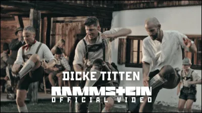 Complétez : 
"Sie muss nicht klug..."