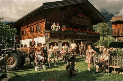 Complétez : 
"Kein Model mit langen..."