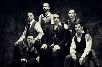 Complétez : 
"Sich in grüne Wiesen..."