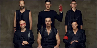 Complétez : 
"Man steckt nicht drin, ist kaum zu..."