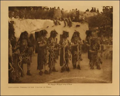 Il ne sera malheureusement conservé aucune trace des rituels pratiqués par Curtis dans ces "kivas". Pourquoi ?