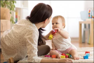 Tu prends l'avion. Un bébé se met à pleurer. 
Comment réagis-tu ?