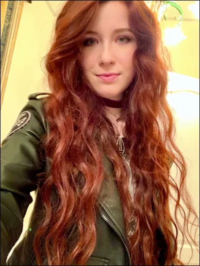 Complétez : 
"Auf buntes Laub fällt..."