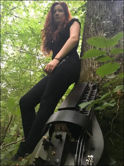 Complétez : 
"Und decken alles..."