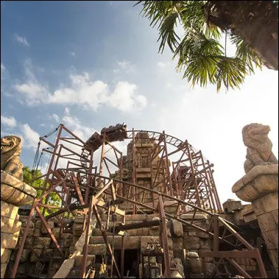 "Indiana Jones et le Temple du Péril" se trouvent à...