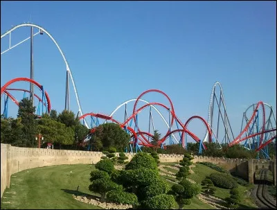 Les coasters "Dragon Khan" et "Shambhala" sont des célèbres coasters du parc d'attractions...