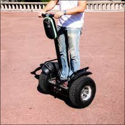 Vitesse | Savoir adapter sa vitesse.
Sur une aire piétonne, en l'absence de piste ou de bande cyclable, jai le droit de circuler en gyropode.
(Une réponse)