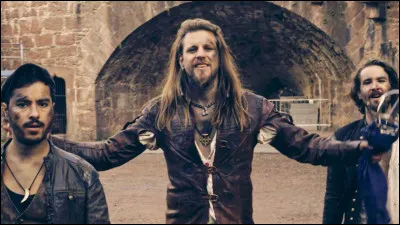 Complétez : 
"Was hält dich noch, mit uns zu..."