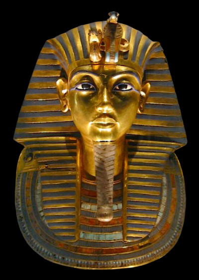 En 1923, après la découverte du tombeau de quel pharaon des archéologues sont-ils morts, comme frappés par une malédiction ?