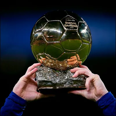 Dans lequel de ces clubs Emmanuel Petit joua-t-il de 2001 à 2004 ?