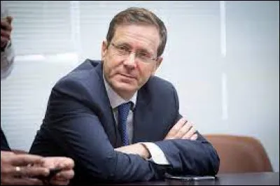 Quel pays cet homme dirige-t-il ?