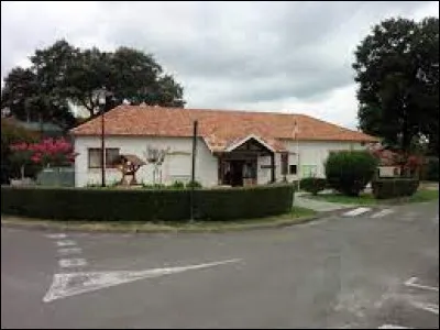 Je vous propose de rester en Nouvelle-Aquitaine et de partir &agrave; Pouydesseaux. Village dans le Pays de Marsan, il se situe dans le d&eacute;partement ...