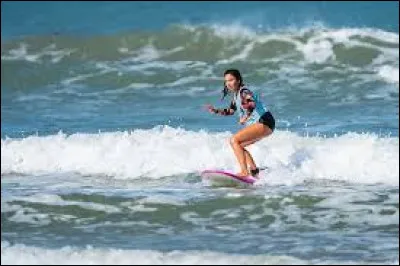 De quel pays la série "Blue Water High : Surf Academy" est-elle originaire ?