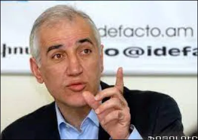 Quel pays cet homme dirige-t-il ?