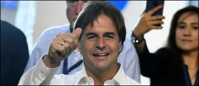 Quel pays cet homme dirige-t-il ?