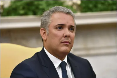 Quel pays cet homme dirige-t-il ?