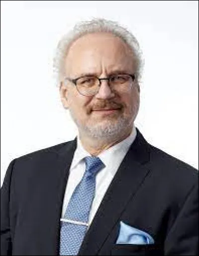 Quel pays cet homme dirige-t-il ?