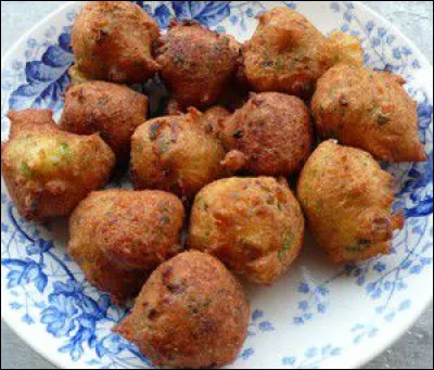 Les acras sont de petits beignets frits de ...