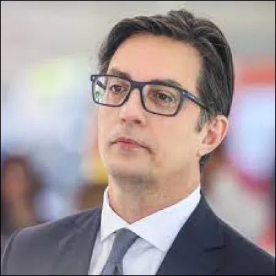 Quel pays cet homme dirige-t-il ?