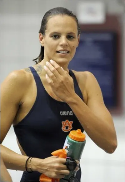 Quelle nageuse française a gagné en 2004 la médaille d'or aux Jeux olympiques d'Athènes sur le 400 mètres nage libre ?