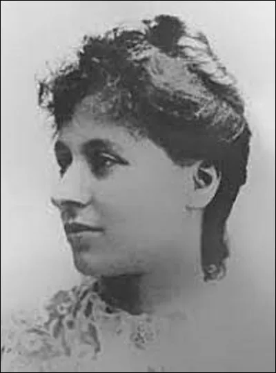 Métier : 
Née à Jargeau (Loiret) le 22 avril 1862, Jeanne Chauvin fut la première femme a exercer un métier en France en 1901. Quelle fonction fut-elle la première à pratiquer ?