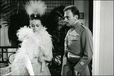 Dans quel film est-il un officier français François Lasalle, aux côtés de Jeanne Moreau ?
