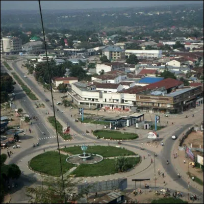 Dans quel pays d'Afrique se trouve la ville de Kananga ?