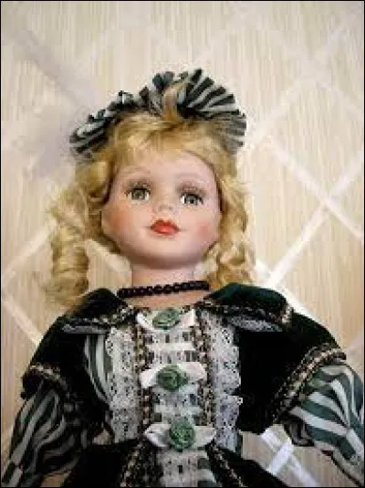 Qui est l'interprète de la chanson "Poupée de cire, poupée de son", sortie en 1965 ?