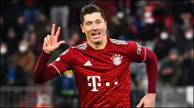 Pour quel pays le footballeur Robert Lewandowski joue-t-il ?