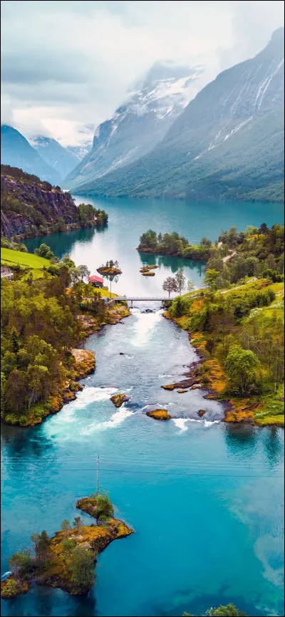 Quant à "triste", comment cela se dirait-il ?