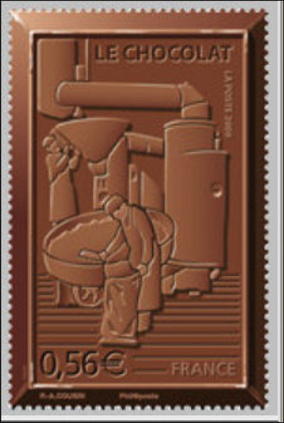 Le "[... ?...] est le fait de chauffer le cacao (12 heures à 70 °C) pour améliorer (homogénéité, arôme et onctuosité) le futur chocolat dans une mélangeuse qui brasse lentement le mélange.
