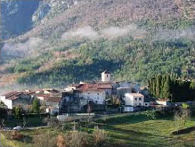 Village Audois, dans le Pays de Sault, Ginoles se situe en région ...