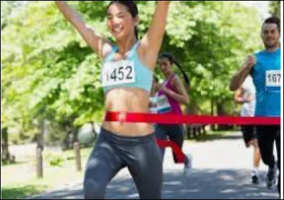 Le coureur numéro 1452 a atteint l'arrivée en premier.