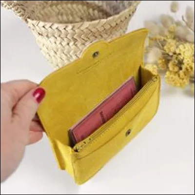 J'ai encore vingt centimes dans mon portefeuille.