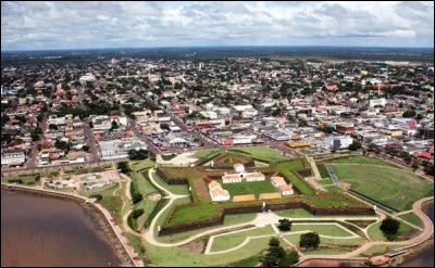 Ville brésilienne de 500 000 habitants, située à l'embouchure de l'Amazone :