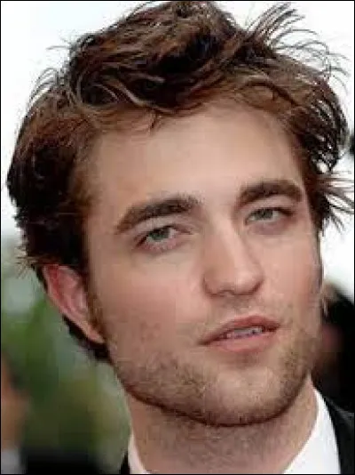 Robert Pattinson est devenu ultra-célèbre du jour au lendemain, après avoir tenu quelques petits rôles, dont l'un dans la saga Harry Potter. Quelles assertions sont vraies ?