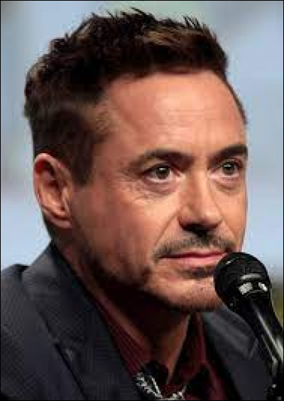 Robert Downey Jr est un excellent acteur, qui ne se prend pas au sérieux. Cochez les assertions qui sont vraies...