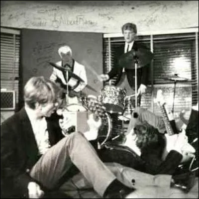 Quelle ancienne discoth&egrave;que parisienne &eacute;tait surnomm&eacute;e le "Temple du rock" ?