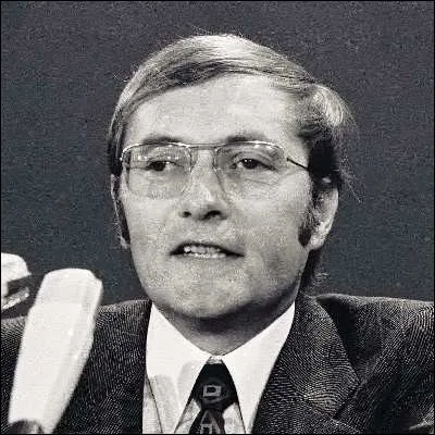 Quel hebdomadaire d�investigation allemand cr&eacute;&eacute; juste apr&egrave;s la Seconde Guerre mondiale est surnomm&eacute; la "sentinelle de la d&eacute;mocratie" ?