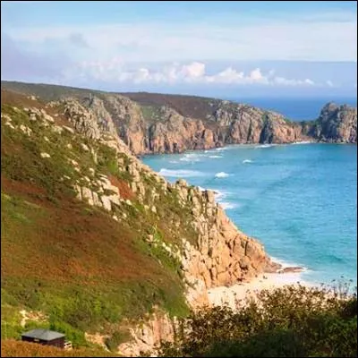 Quel membre de la famille royale d�Angleterre porte le titre de duc de Cornouailles ?