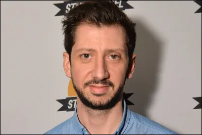 Quel est le pseudo de cet animateur de télévision, humoriste, chanteur, scénariste et acteur français ?