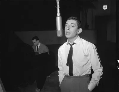 Chanteur, compositeur et auteur de chansons Serge Gainsbourg n'a produit qu'un seul court roman. Cet ouvrage, "Evguénie Sokolov'', est l'histoire d'un artiste peintre qui puise son inspiration dans...