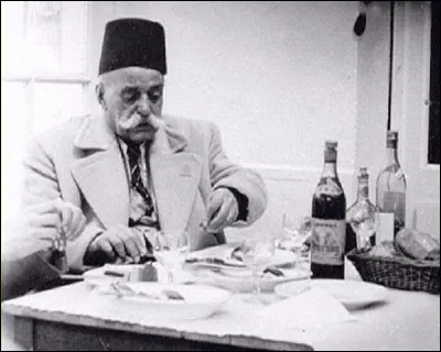 Georgi Ivanovitch Gurdjieff, philosophe et guide spirituel atypique du début du XXe siècle a rédigé une série de livres regroupés sous le titre ''à peine'' prétentieux de ''Du tout et de tout''. Le premier de ses bouquins est...