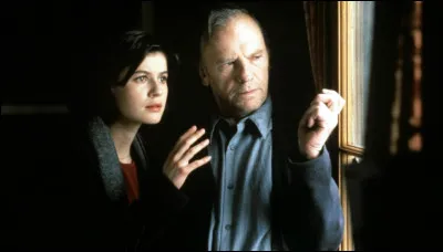 Il est Joseph Kern, un juge d'instruction à la retraite, qui fait la connaissance de la jeune Valentine Dussaut : quel est ce film ?