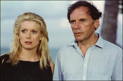 Il est Julien, ancien amant d'Alice dans ce film de Claude Berri :